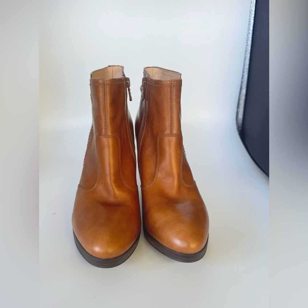Nero Giardini Cream Leather Interior. Size 39